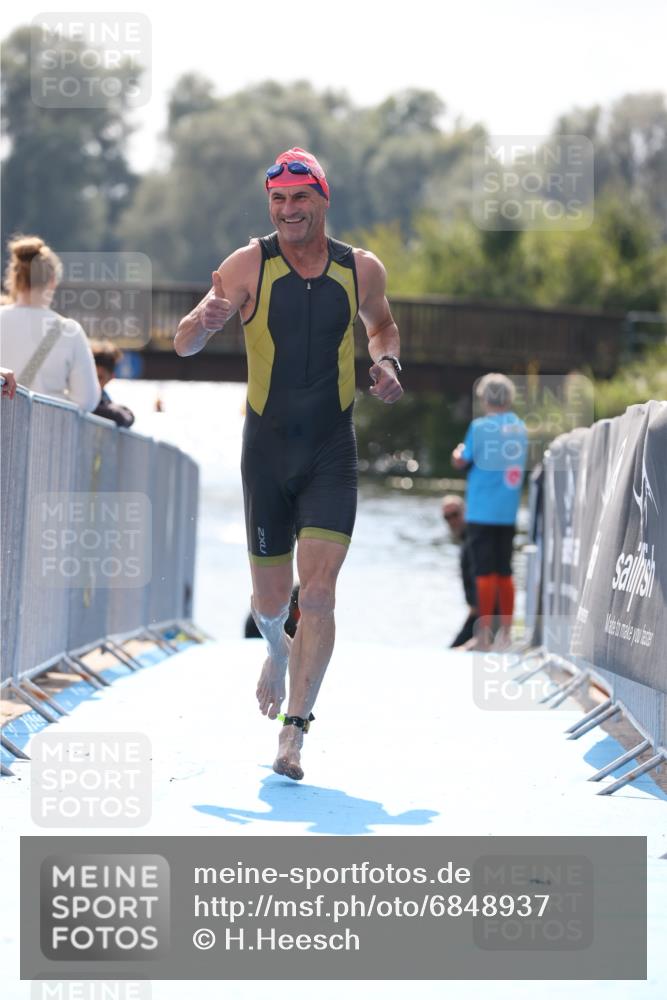 25.08.2024 - Elbe Triathlon Hamburg H.Heesch http://msf.ph/oto/6848937 25.08.2024 15:12:19 Schwimmen  meine-sportfotos.de
