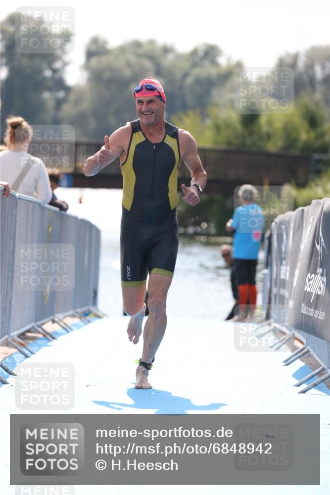 25.08.2024 - Elbe Triathlon Hamburg H.Heesch http://msf.ph/oto/6848942 25.08.2024 15:12:19 Schwimmen  meine-sportfotos.de