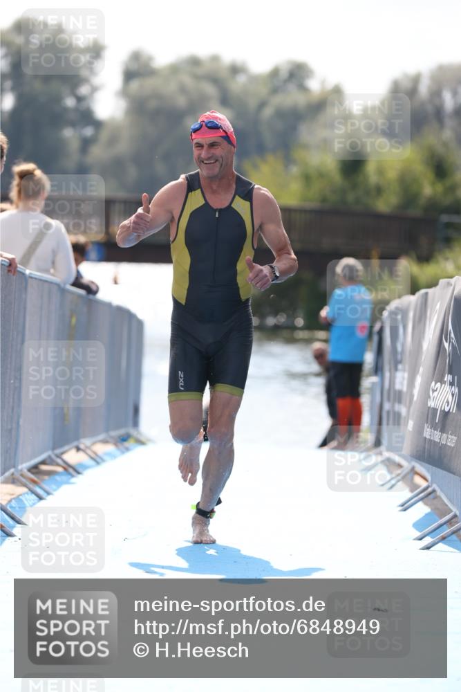 25.08.2024 - Elbe Triathlon Hamburg H.Heesch http://msf.ph/oto/6848949 25.08.2024 15:12:19 Schwimmen  meine-sportfotos.de