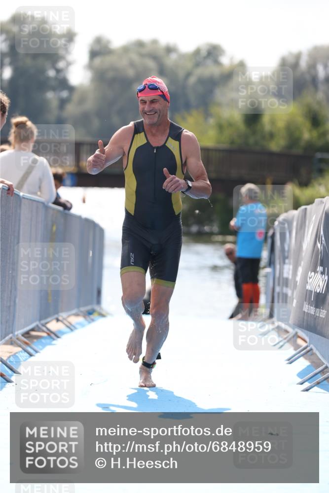 25.08.2024 - Elbe Triathlon Hamburg H.Heesch http://msf.ph/oto/6848959 25.08.2024 15:12:19 Schwimmen  meine-sportfotos.de