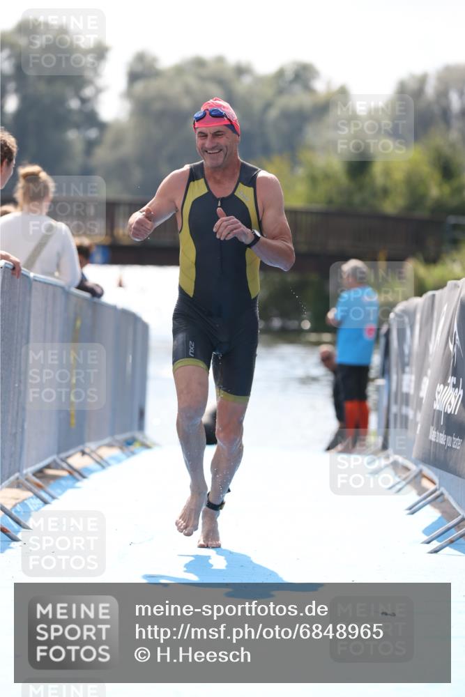 25.08.2024 - Elbe Triathlon Hamburg H.Heesch http://msf.ph/oto/6848965 25.08.2024 15:12:19 Schwimmen  meine-sportfotos.de