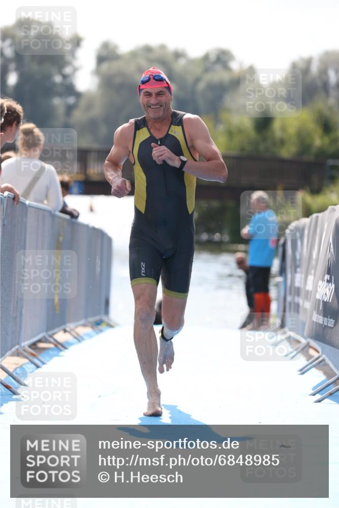 25.08.2024 - Elbe Triathlon Hamburg H.Heesch http://msf.ph/oto/6848985 25.08.2024 15:12:19 Schwimmen  meine-sportfotos.de