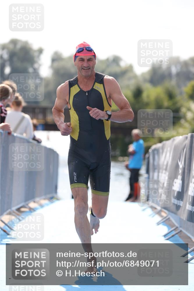 25.08.2024 - Elbe Triathlon Hamburg H.Heesch http://msf.ph/oto/6849071 25.08.2024 15:12:20 Schwimmen  meine-sportfotos.de