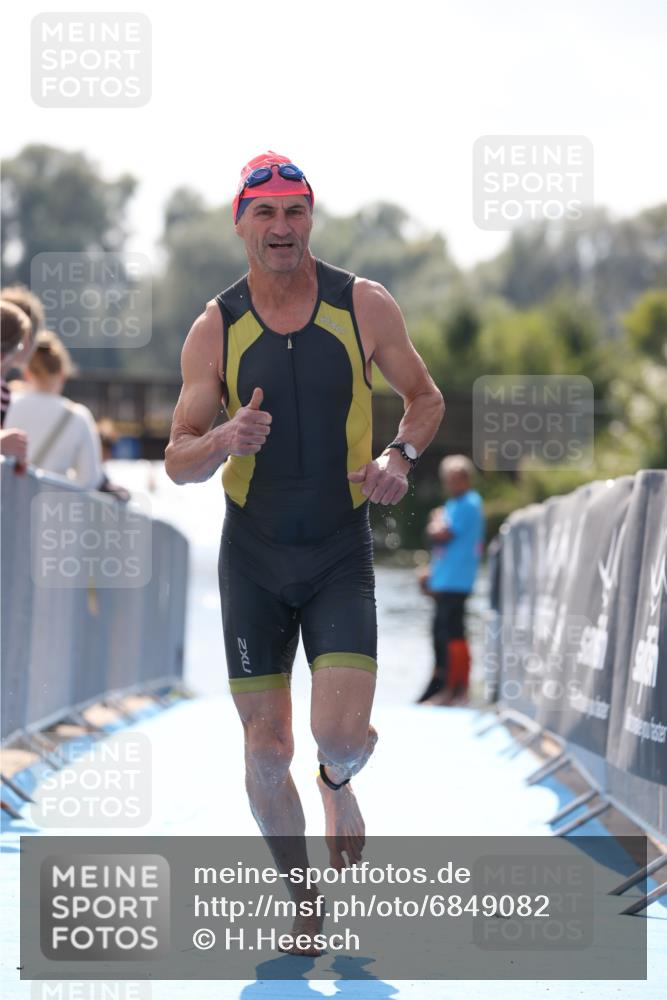25.08.2024 - Elbe Triathlon Hamburg H.Heesch http://msf.ph/oto/6849082 25.08.2024 15:12:20 Schwimmen  meine-sportfotos.de