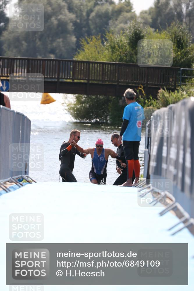 25.08.2024 - Elbe Triathlon Hamburg H.Heesch http://msf.ph/oto/6849109 25.08.2024 15:12:50 Schwimmen  meine-sportfotos.de
