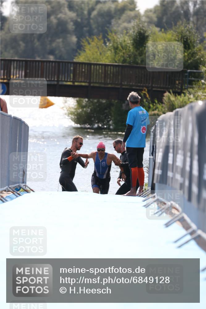 25.08.2024 - Elbe Triathlon Hamburg H.Heesch http://msf.ph/oto/6849128 25.08.2024 15:12:50 Schwimmen  meine-sportfotos.de