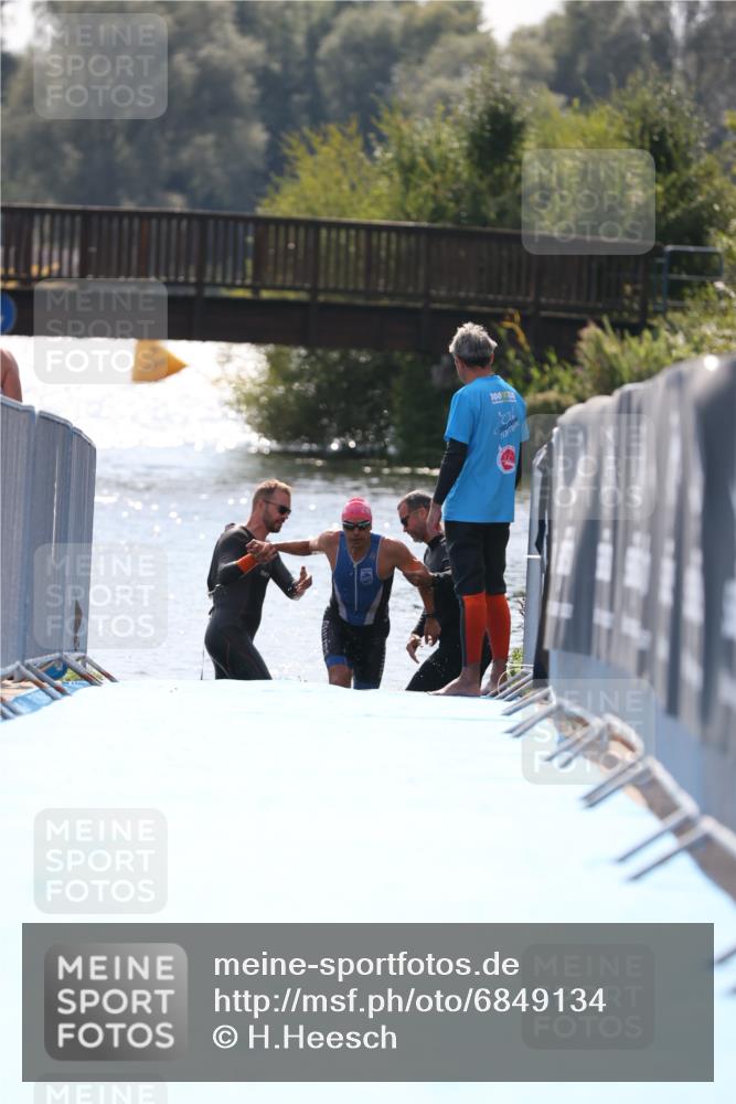 25.08.2024 - Elbe Triathlon Hamburg H.Heesch http://msf.ph/oto/6849134 25.08.2024 15:12:50 Schwimmen  meine-sportfotos.de