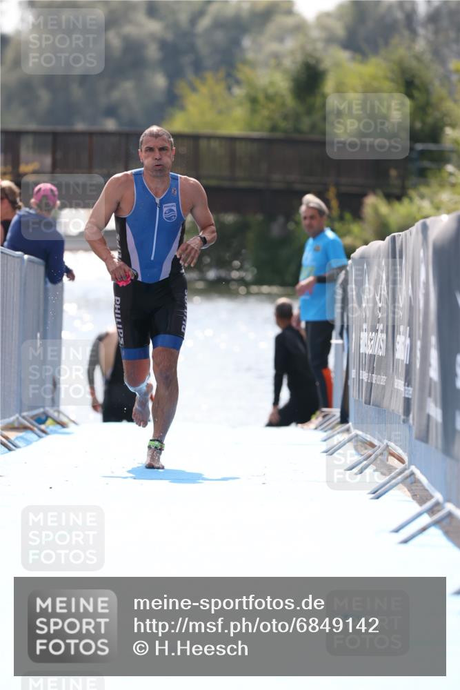 25.08.2024 - Elbe Triathlon Hamburg H.Heesch http://msf.ph/oto/6849142 25.08.2024 15:12:56 Schwimmen  meine-sportfotos.de
