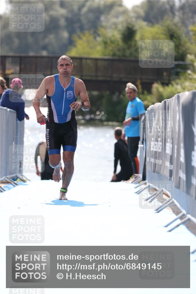 25.08.2024 - Elbe Triathlon Hamburg H.Heesch http://msf.ph/oto/6849145 25.08.2024 15:12:56 Schwimmen  meine-sportfotos.de
