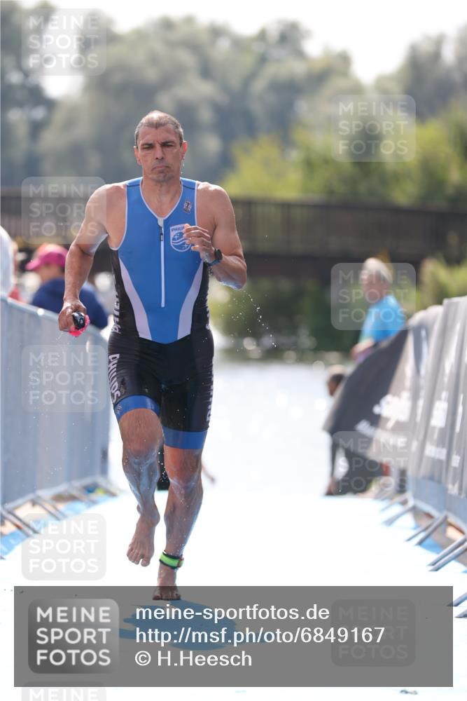 25.08.2024 - Elbe Triathlon Hamburg H.Heesch http://msf.ph/oto/6849167 25.08.2024 15:12:57 Schwimmen  meine-sportfotos.de