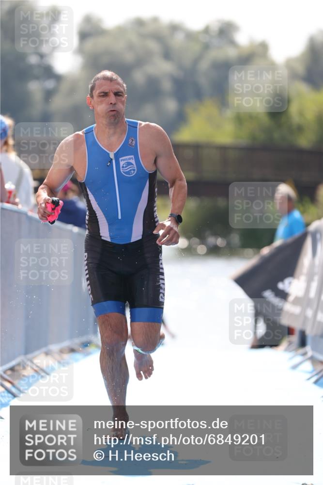 25.08.2024 - Elbe Triathlon Hamburg H.Heesch http://msf.ph/oto/6849201 25.08.2024 15:12:58 Schwimmen  meine-sportfotos.de