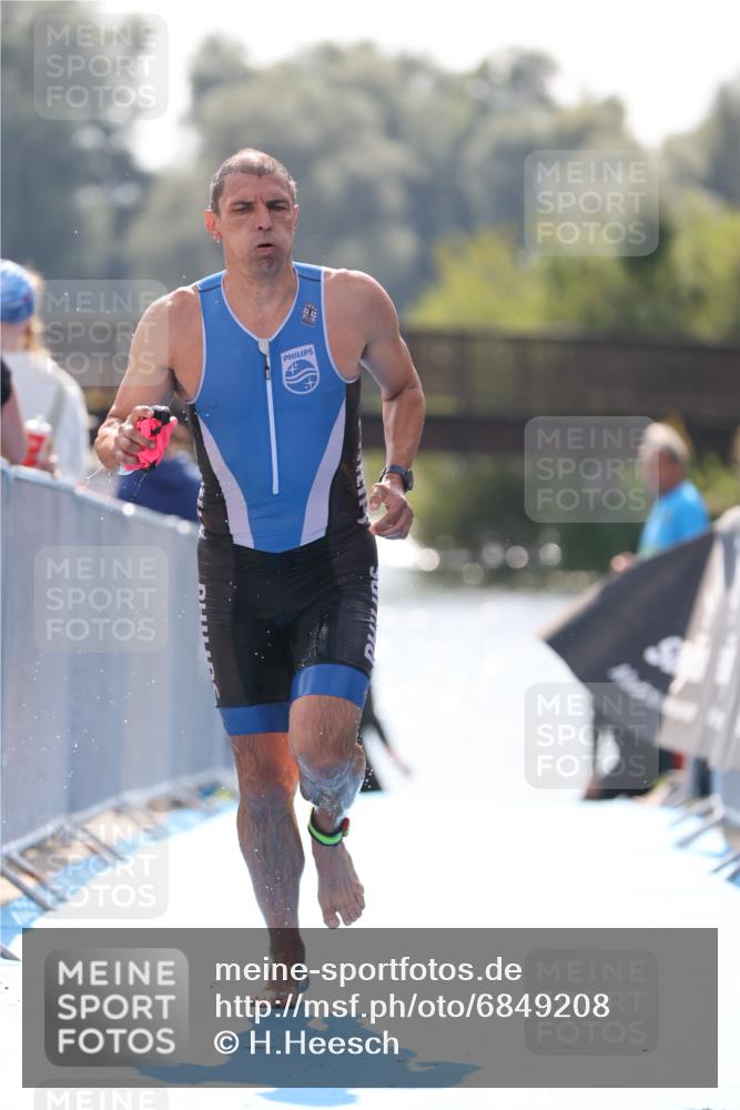 25.08.2024 - Elbe Triathlon Hamburg H.Heesch http://msf.ph/oto/6849208 25.08.2024 15:12:58 Schwimmen  meine-sportfotos.de