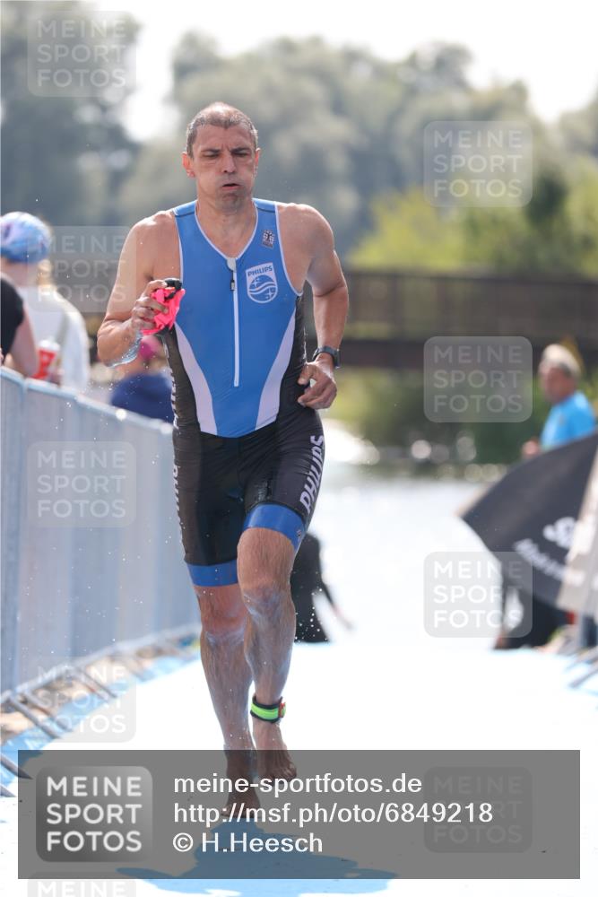 25.08.2024 - Elbe Triathlon Hamburg H.Heesch http://msf.ph/oto/6849218 25.08.2024 15:12:58 Schwimmen  meine-sportfotos.de