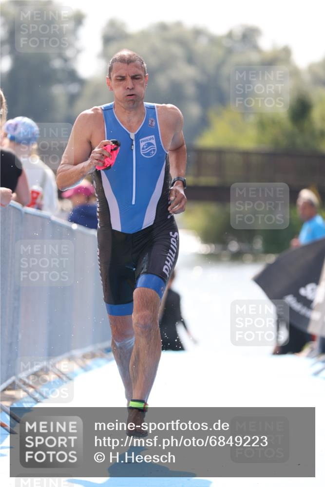 25.08.2024 - Elbe Triathlon Hamburg H.Heesch http://msf.ph/oto/6849223 25.08.2024 15:12:58 Schwimmen  meine-sportfotos.de
