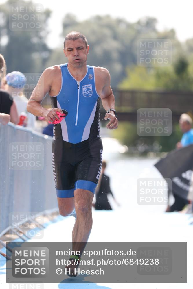 25.08.2024 - Elbe Triathlon Hamburg H.Heesch http://msf.ph/oto/6849238 25.08.2024 15:12:58 Schwimmen  meine-sportfotos.de