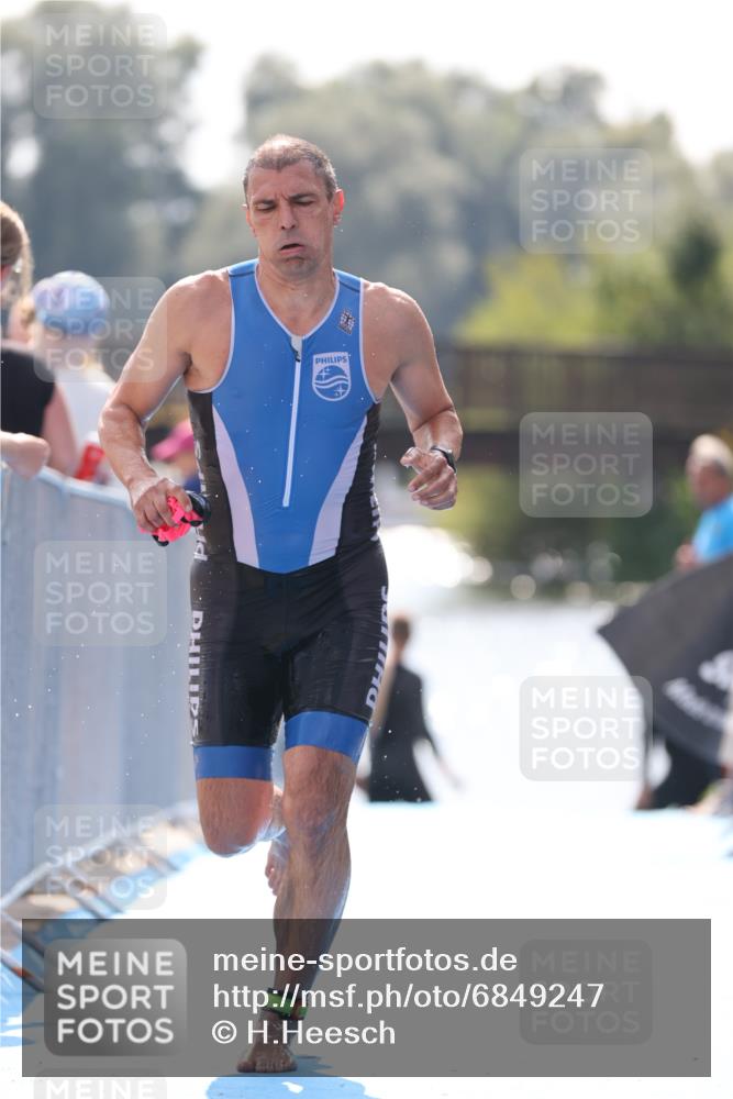 25.08.2024 - Elbe Triathlon Hamburg H.Heesch http://msf.ph/oto/6849247 25.08.2024 15:12:58 Schwimmen  meine-sportfotos.de