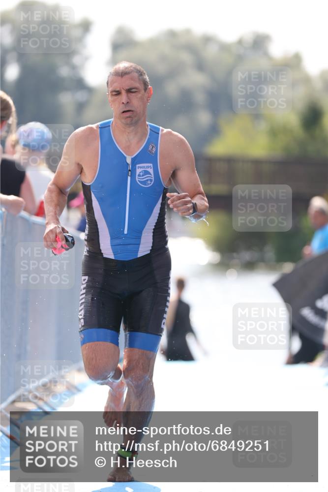25.08.2024 - Elbe Triathlon Hamburg H.Heesch http://msf.ph/oto/6849251 25.08.2024 15:12:58 Schwimmen  meine-sportfotos.de