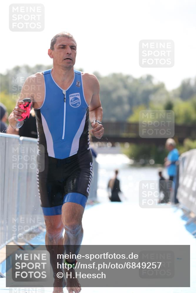 25.08.2024 - Elbe Triathlon Hamburg H.Heesch http://msf.ph/oto/6849257 25.08.2024 15:12:59 Schwimmen  meine-sportfotos.de