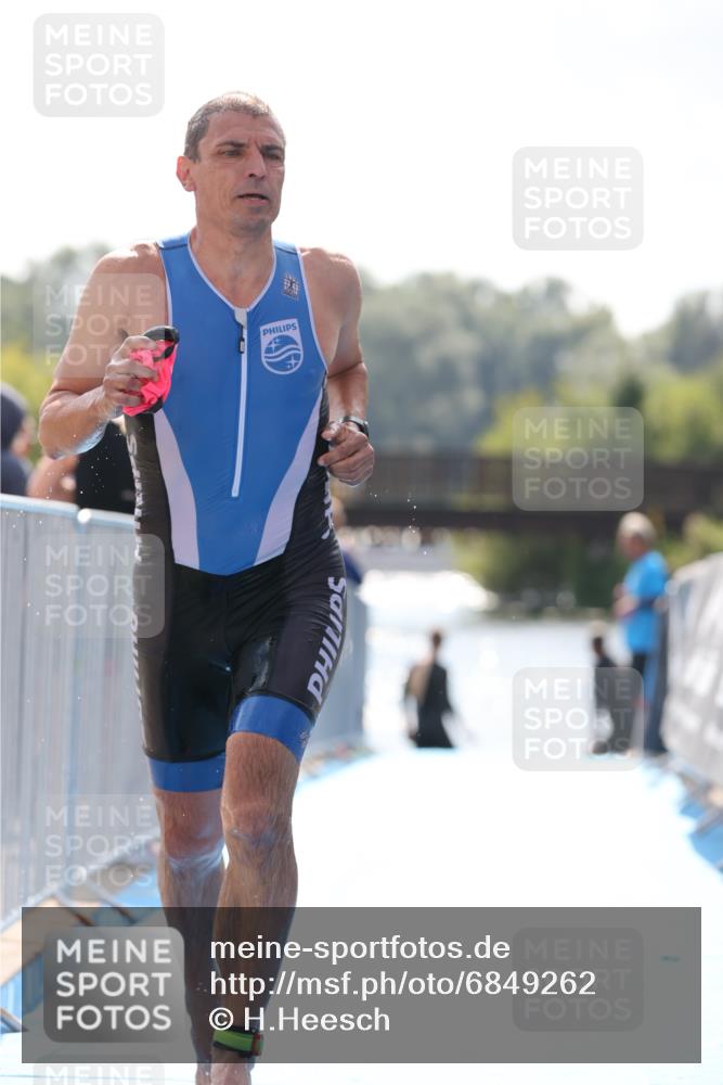 25.08.2024 - Elbe Triathlon Hamburg H.Heesch http://msf.ph/oto/6849262 25.08.2024 15:12:59 Schwimmen  meine-sportfotos.de
