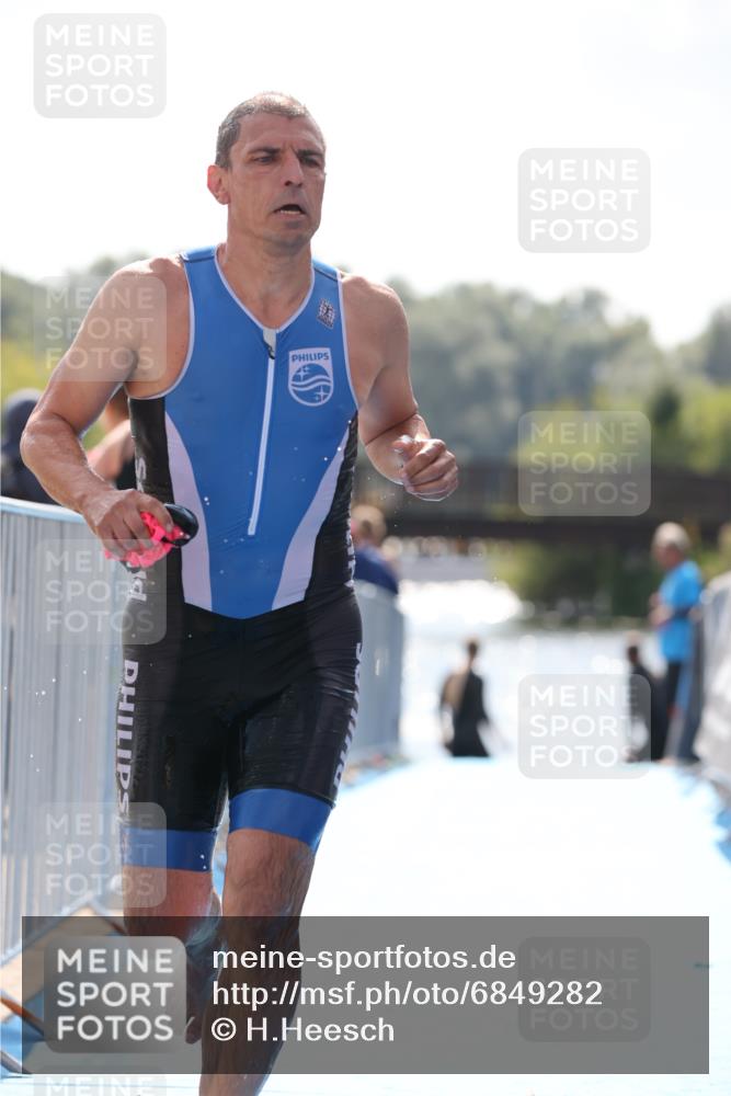 25.08.2024 - Elbe Triathlon Hamburg H.Heesch http://msf.ph/oto/6849282 25.08.2024 15:12:59 Schwimmen  meine-sportfotos.de