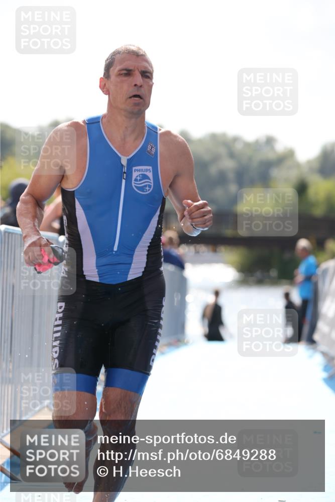 25.08.2024 - Elbe Triathlon Hamburg H.Heesch http://msf.ph/oto/6849288 25.08.2024 15:12:59 Schwimmen  meine-sportfotos.de
