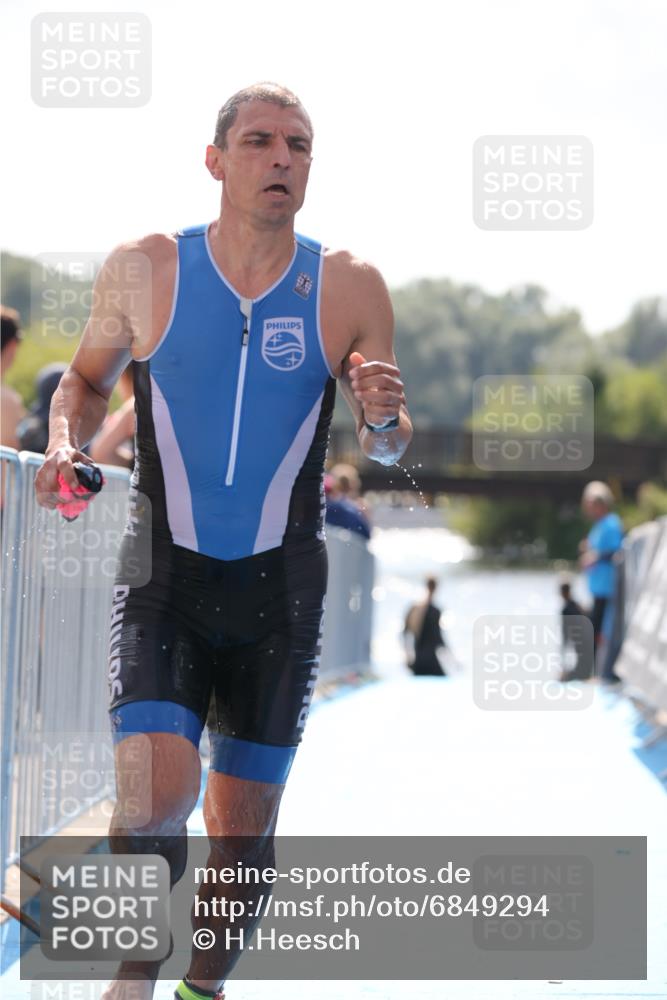 25.08.2024 - Elbe Triathlon Hamburg H.Heesch http://msf.ph/oto/6849294 25.08.2024 15:12:59 Schwimmen  meine-sportfotos.de