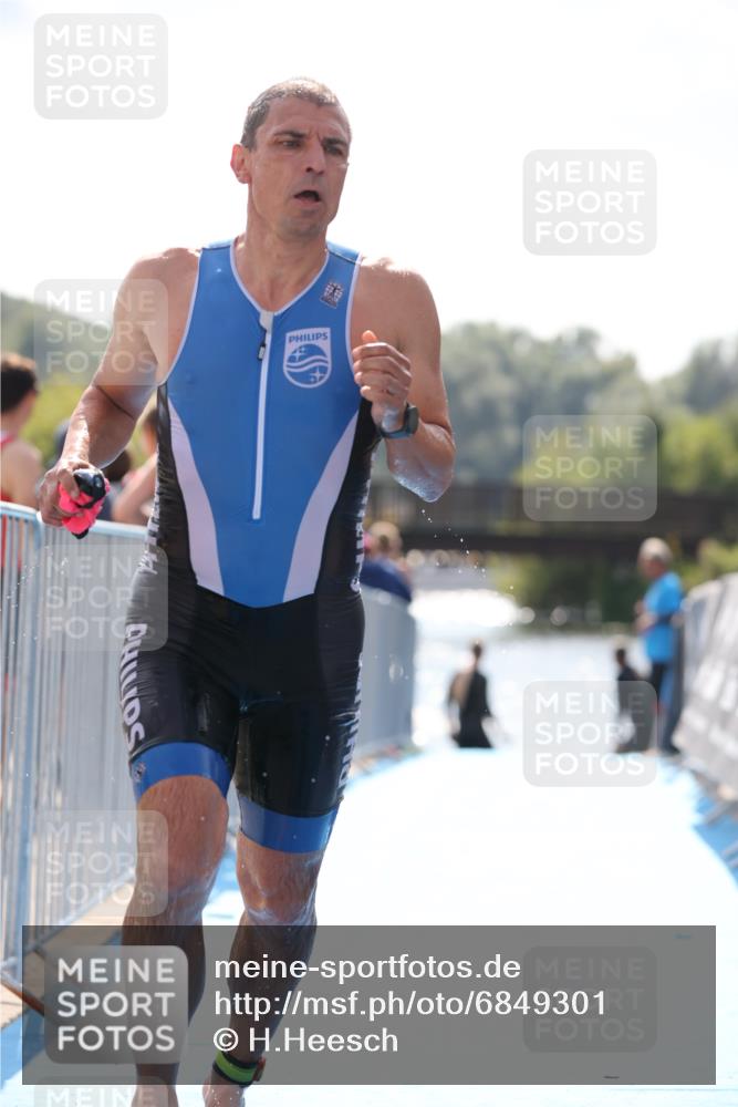25.08.2024 - Elbe Triathlon Hamburg H.Heesch http://msf.ph/oto/6849301 25.08.2024 15:12:59 Schwimmen  meine-sportfotos.de