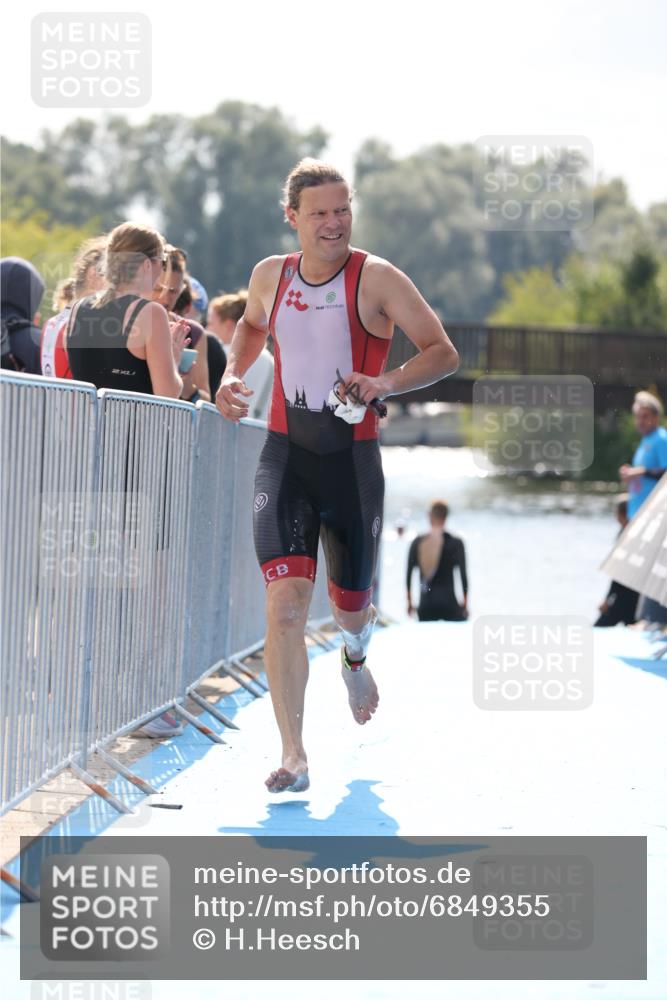 25.08.2024 - Elbe Triathlon Hamburg H.Heesch http://msf.ph/oto/6849355 25.08.2024 15:13:18 Schwimmen  meine-sportfotos.de
