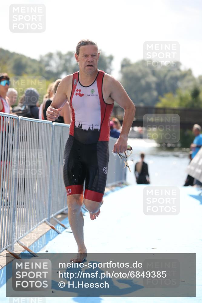 25.08.2024 - Elbe Triathlon Hamburg H.Heesch http://msf.ph/oto/6849385 25.08.2024 15:13:19 Schwimmen  meine-sportfotos.de