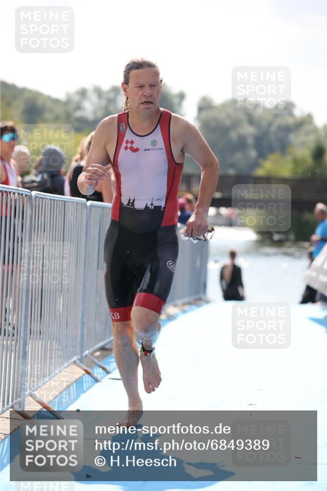 25.08.2024 - Elbe Triathlon Hamburg H.Heesch http://msf.ph/oto/6849389 25.08.2024 15:13:19 Schwimmen  meine-sportfotos.de