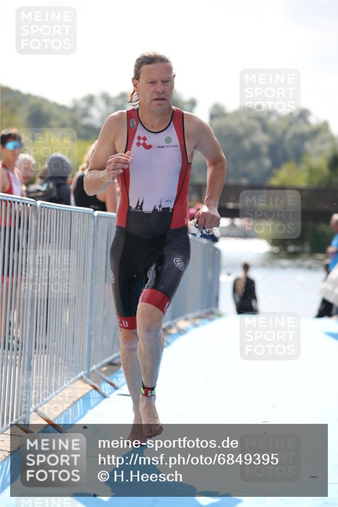 25.08.2024 - Elbe Triathlon Hamburg H.Heesch http://msf.ph/oto/6849395 25.08.2024 15:13:19 Schwimmen  meine-sportfotos.de