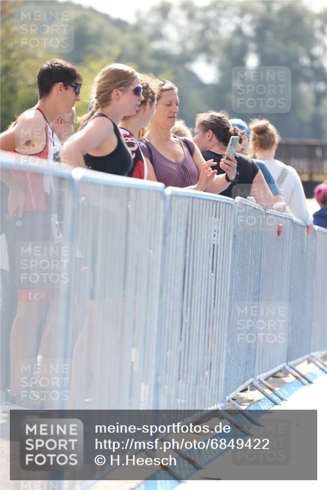 25.08.2024 - Elbe Triathlon Hamburg H.Heesch http://msf.ph/oto/6849422 25.08.2024 15:13:23 Schwimmen  meine-sportfotos.de
