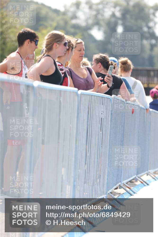 25.08.2024 - Elbe Triathlon Hamburg H.Heesch http://msf.ph/oto/6849429 25.08.2024 15:13:23 Schwimmen  meine-sportfotos.de