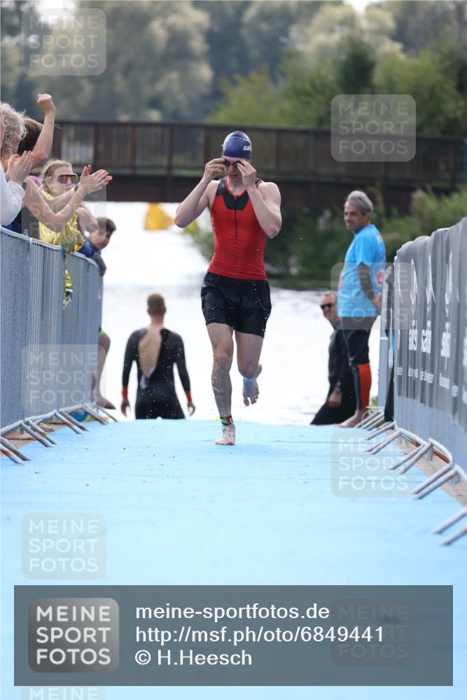25.08.2024 - Elbe Triathlon Hamburg H.Heesch http://msf.ph/oto/6849441 25.08.2024 15:13:58 Schwimmen  meine-sportfotos.de