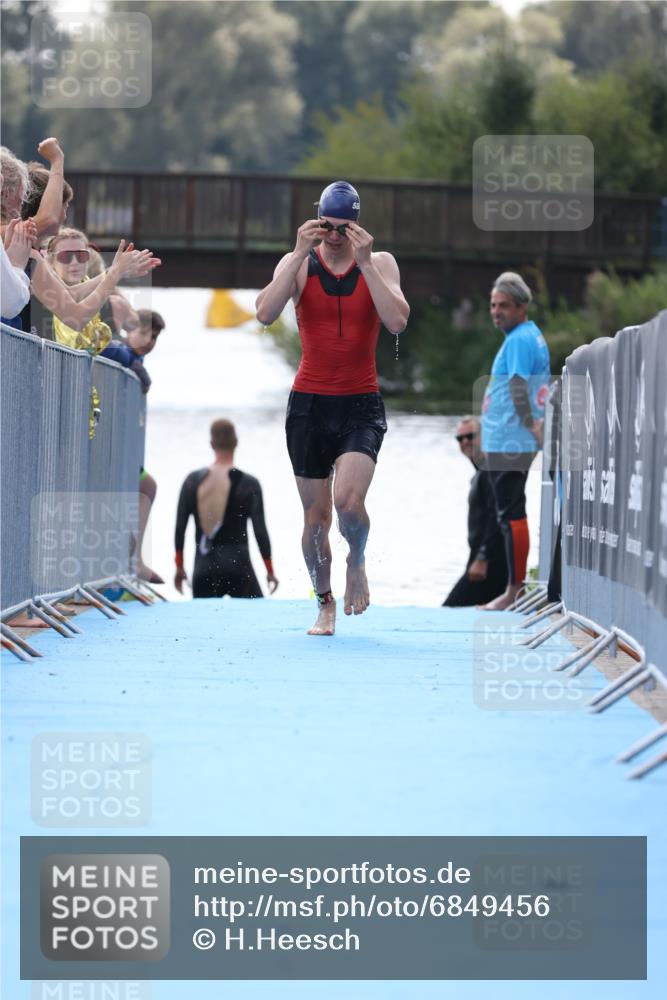 25.08.2024 - Elbe Triathlon Hamburg H.Heesch http://msf.ph/oto/6849456 25.08.2024 15:13:58 Schwimmen  meine-sportfotos.de