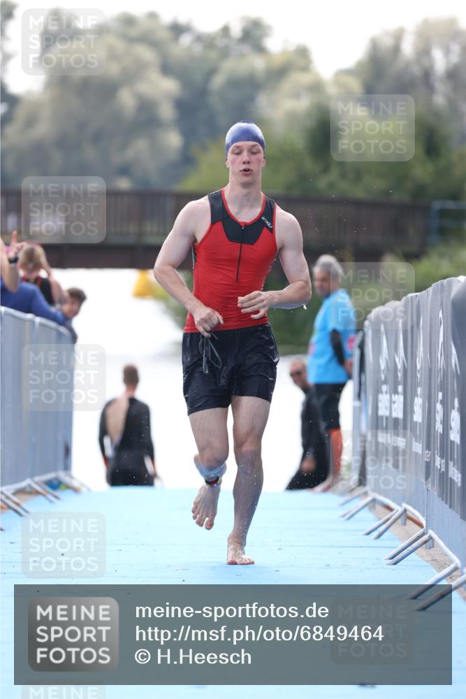 25.08.2024 - Elbe Triathlon Hamburg H.Heesch http://msf.ph/oto/6849464 25.08.2024 15:14:00 Schwimmen  meine-sportfotos.de