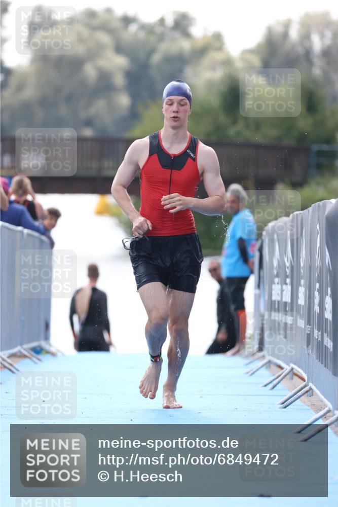 25.08.2024 - Elbe Triathlon Hamburg H.Heesch http://msf.ph/oto/6849472 25.08.2024 15:14:00 Schwimmen  meine-sportfotos.de