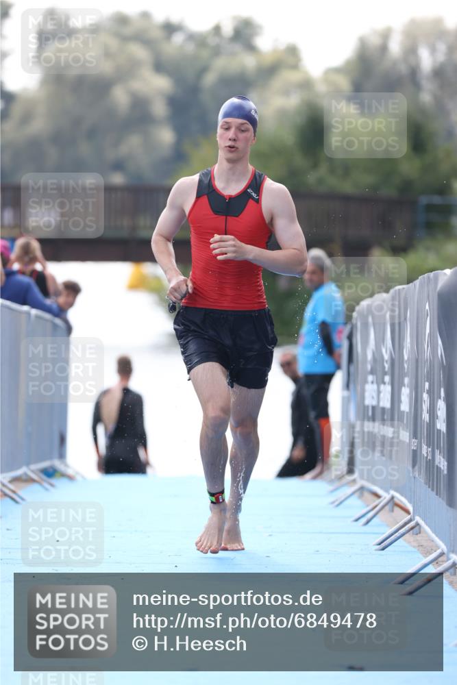25.08.2024 - Elbe Triathlon Hamburg H.Heesch http://msf.ph/oto/6849478 25.08.2024 15:14:00 Schwimmen  meine-sportfotos.de