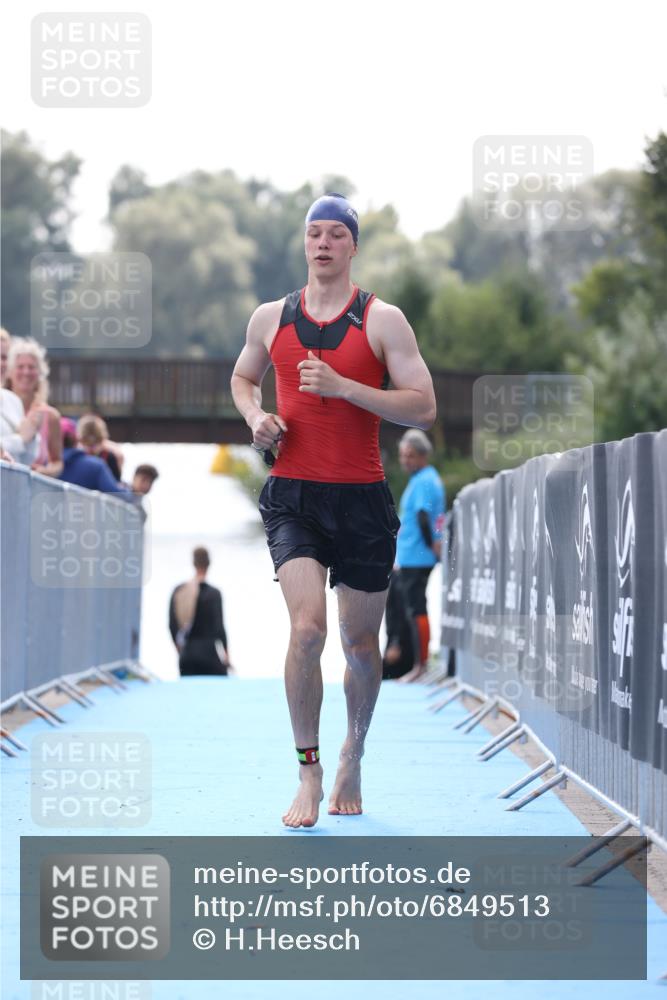 25.08.2024 - Elbe Triathlon Hamburg H.Heesch http://msf.ph/oto/6849513 25.08.2024 15:14:01 Schwimmen  meine-sportfotos.de
