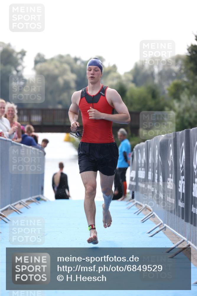 25.08.2024 - Elbe Triathlon Hamburg H.Heesch http://msf.ph/oto/6849529 25.08.2024 15:14:01 Schwimmen  meine-sportfotos.de