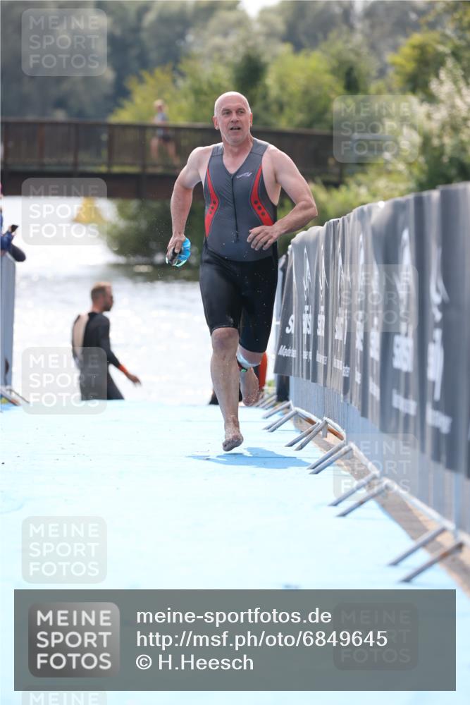 25.08.2024 - Elbe Triathlon Hamburg H.Heesch http://msf.ph/oto/6849645 25.08.2024 15:16:00 Schwimmen  meine-sportfotos.de