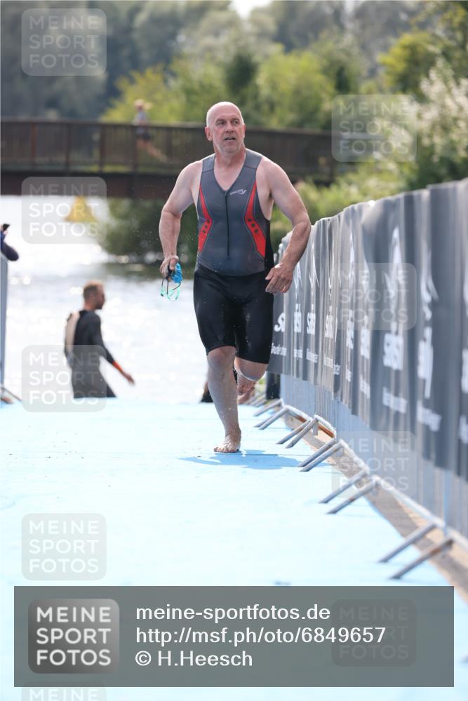25.08.2024 - Elbe Triathlon Hamburg H.Heesch http://msf.ph/oto/6849657 25.08.2024 15:16:00 Schwimmen  meine-sportfotos.de