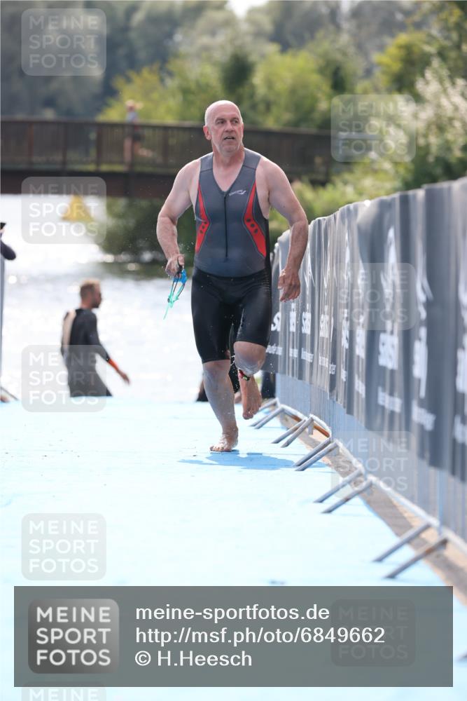 25.08.2024 - Elbe Triathlon Hamburg H.Heesch http://msf.ph/oto/6849662 25.08.2024 15:16:00 Schwimmen  meine-sportfotos.de