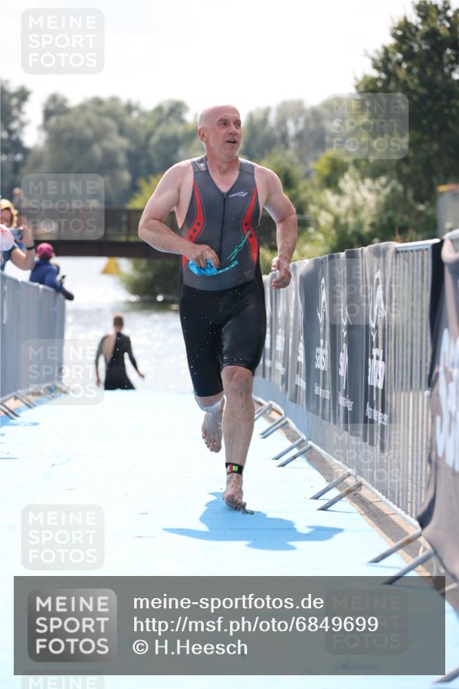 25.08.2024 - Elbe Triathlon Hamburg H.Heesch http://msf.ph/oto/6849699 25.08.2024 15:16:01 Schwimmen  meine-sportfotos.de