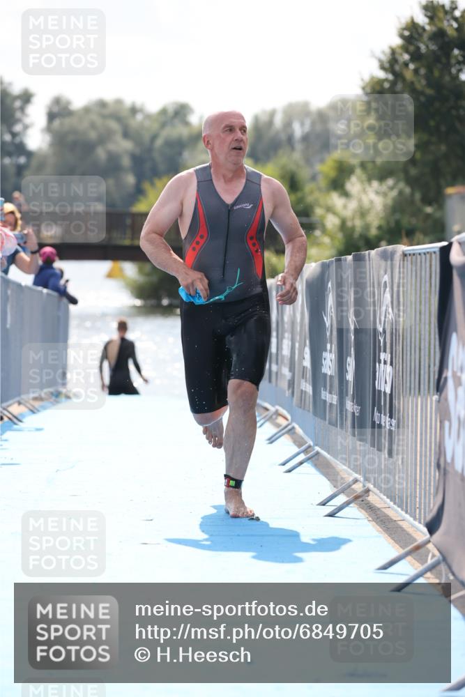 25.08.2024 - Elbe Triathlon Hamburg H.Heesch http://msf.ph/oto/6849705 25.08.2024 15:16:01 Schwimmen  meine-sportfotos.de