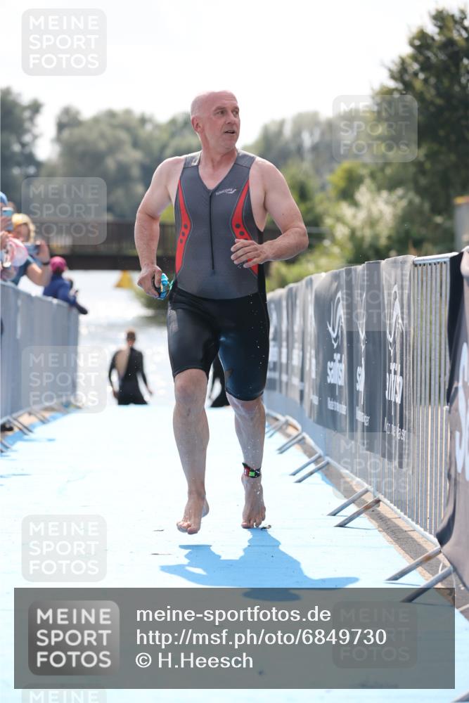 25.08.2024 - Elbe Triathlon Hamburg H.Heesch http://msf.ph/oto/6849730 25.08.2024 15:16:02 Schwimmen  meine-sportfotos.de