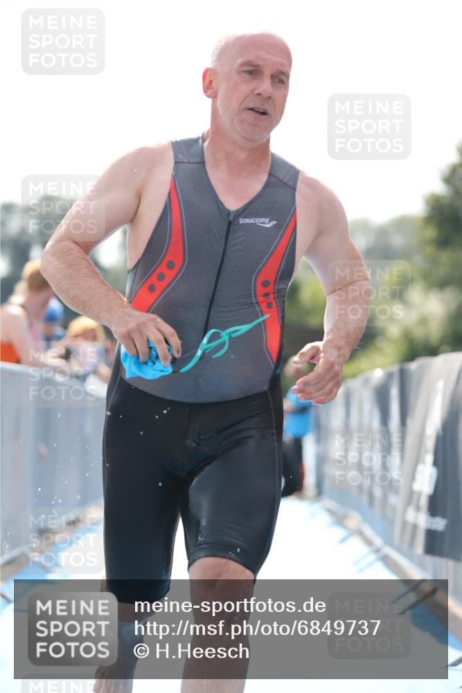 25.08.2024 - Elbe Triathlon Hamburg H.Heesch http://msf.ph/oto/6849737 25.08.2024 15:16:03 Schwimmen  meine-sportfotos.de