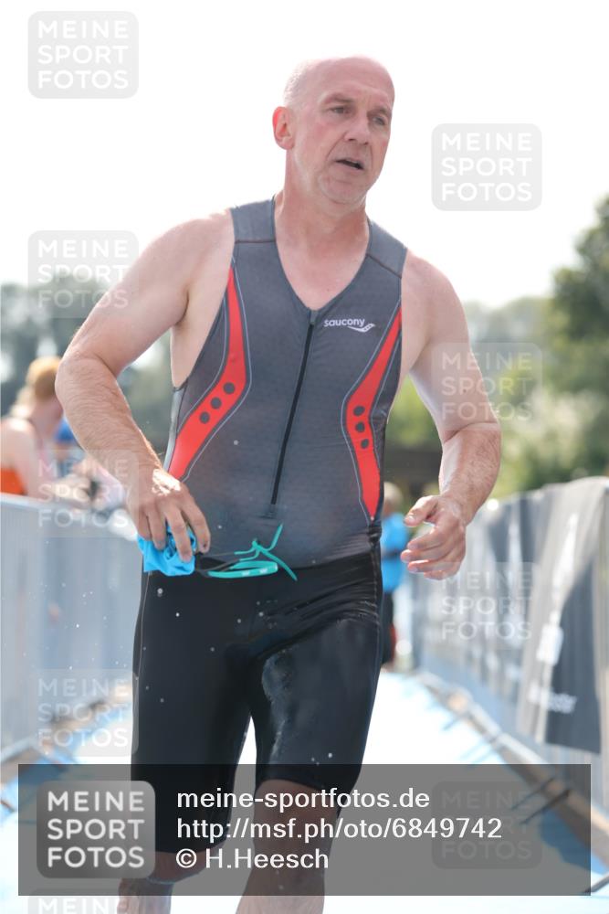 25.08.2024 - Elbe Triathlon Hamburg H.Heesch http://msf.ph/oto/6849742 25.08.2024 15:16:03 Schwimmen  meine-sportfotos.de