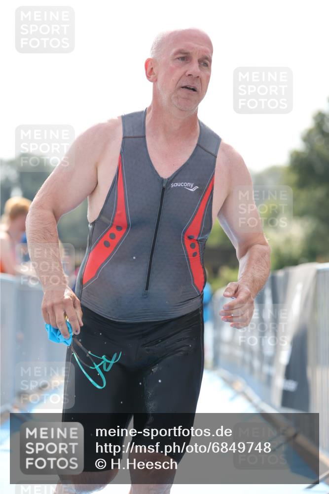 25.08.2024 - Elbe Triathlon Hamburg H.Heesch http://msf.ph/oto/6849748 25.08.2024 15:16:03 Schwimmen  meine-sportfotos.de