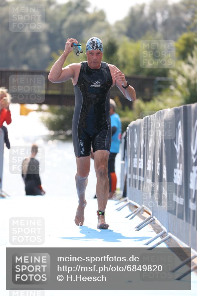 25.08.2024 - Elbe Triathlon Hamburg H.Heesch http://msf.ph/oto/6849820 25.08.2024 15:16:33 Schwimmen  meine-sportfotos.de